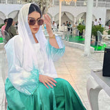 طقم عباية من قطعتين بتصميم ريش متدرج الألوان (لا يشمل العمامة)