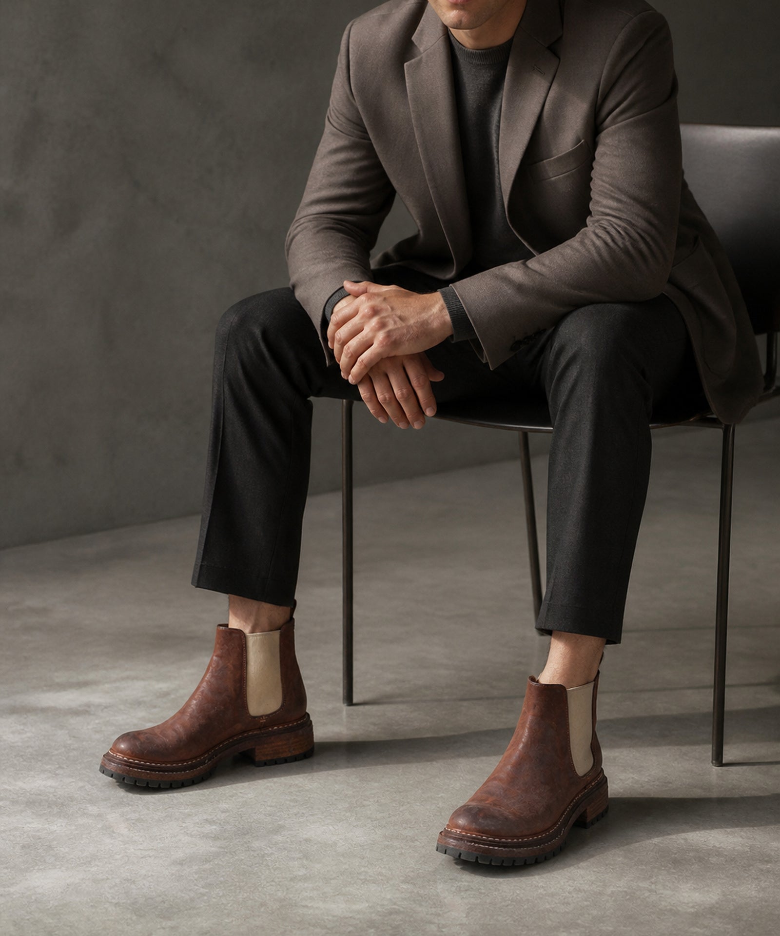 8002-68 horse leather shoes half-body styling outfit image