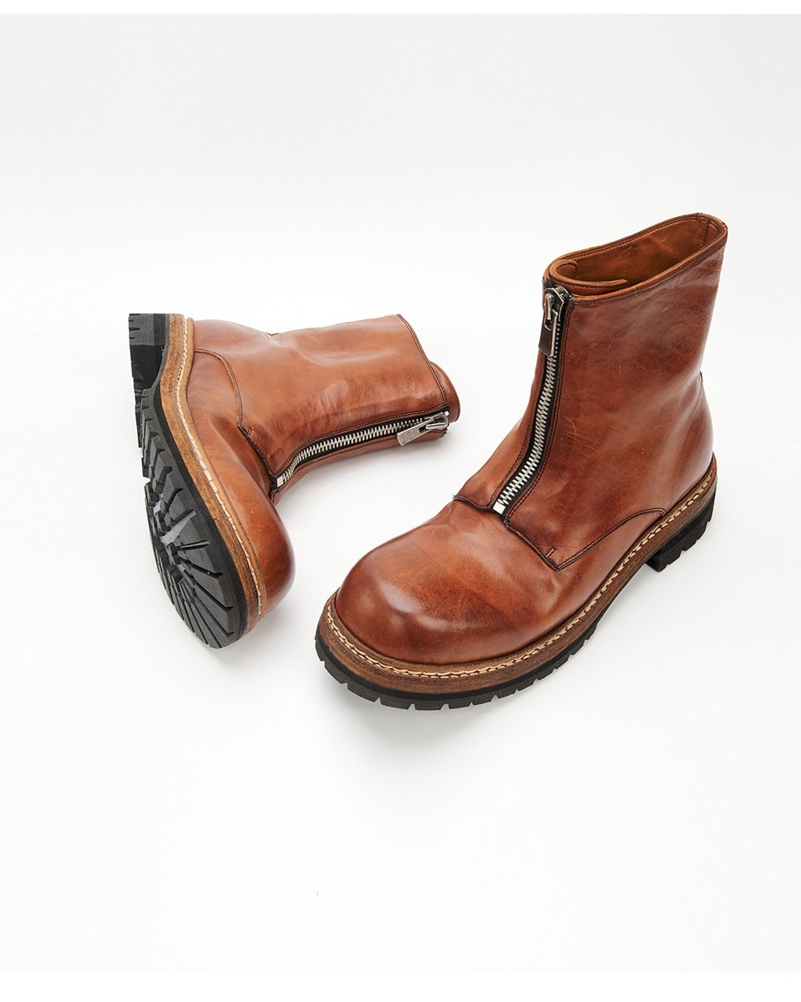 GR05 Coffee layered leather foam and rubber lug sole detail